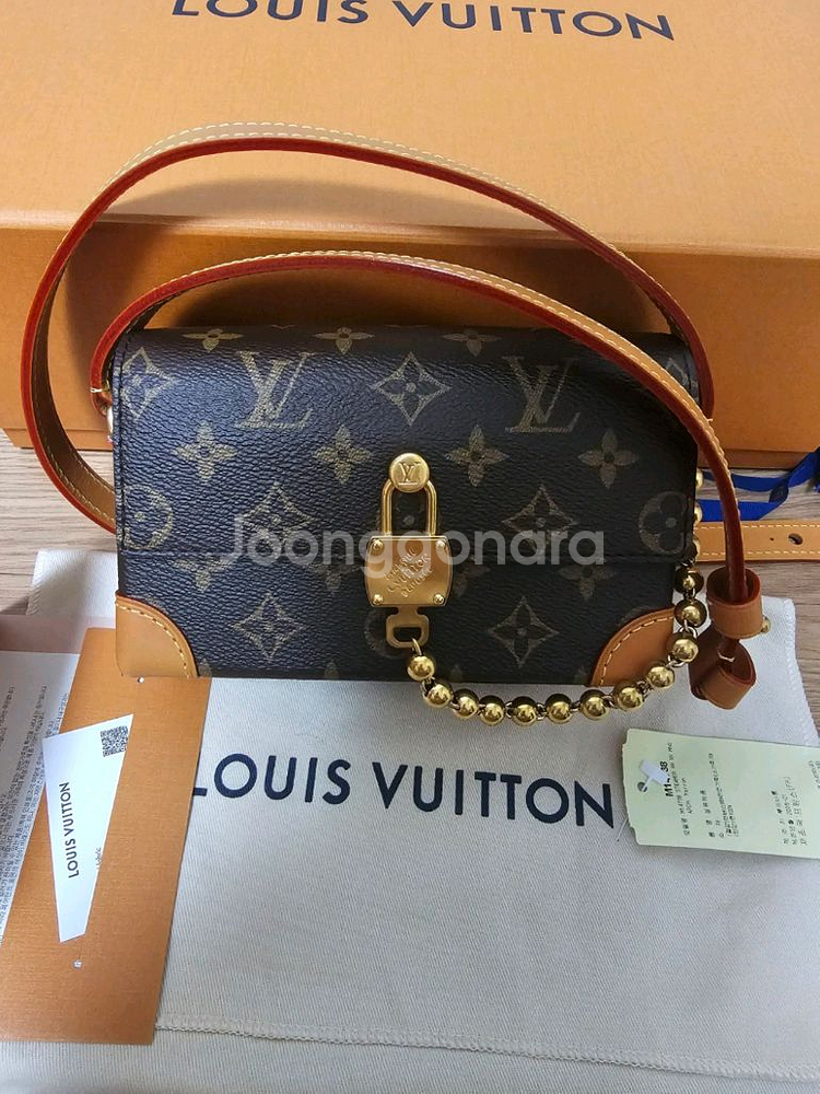 루이비통 퍼렐 스티머 웨어러블 월릿 패드락 크로스백--3