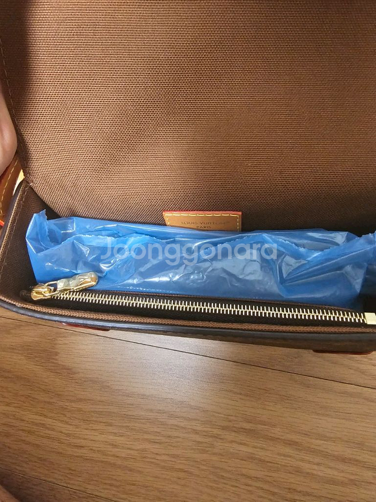 루이비통 퍼렐 스티머 웨어러블 월릿 패드락 크로스백--5