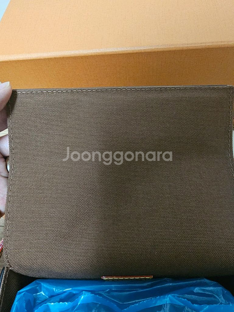 루이비통 퍼렐 스티머 웨어러블 월릿 패드락 크로스백--6