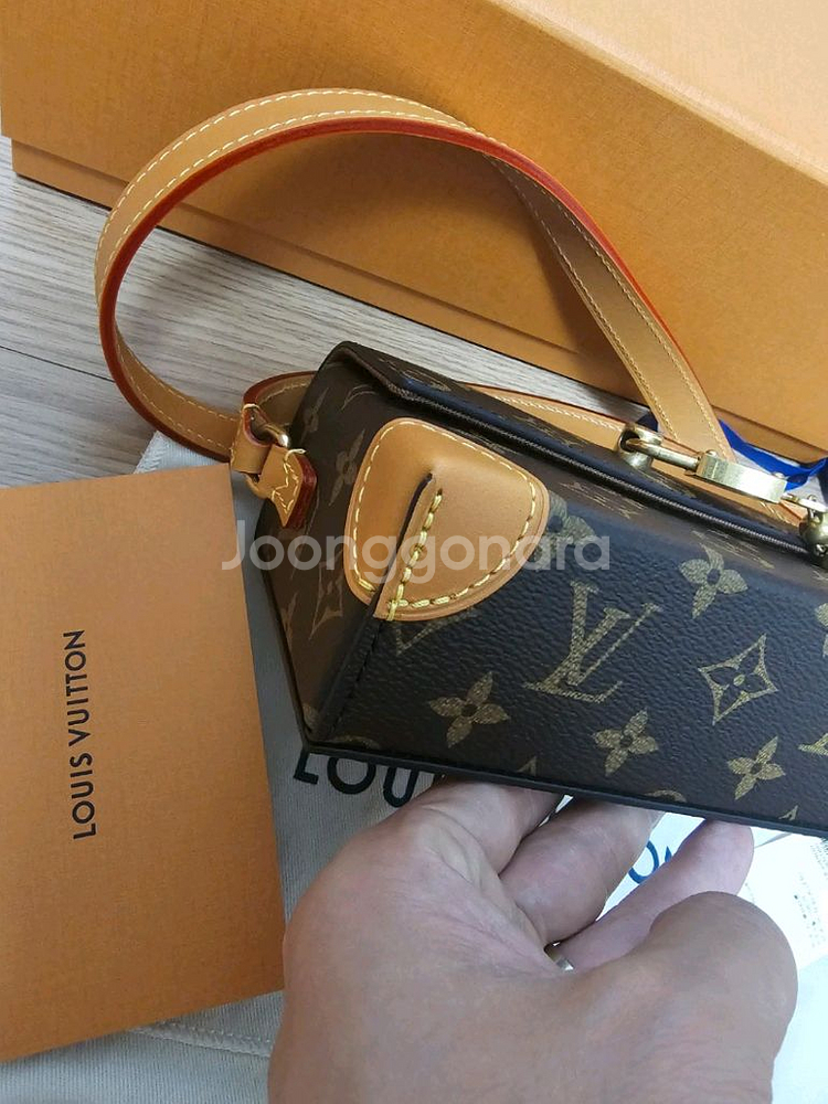 루이비통 퍼렐 스티머 웨어러블 월릿 패드락 크로스백--7