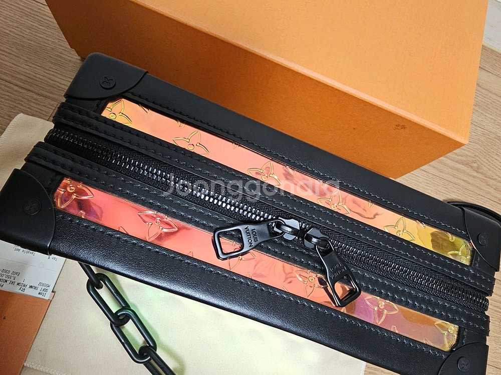 루이비통 모노그램 프리즘 소프트 트렁크 크로스백 버질 (새상품)--7