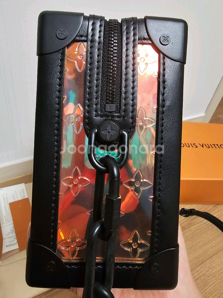 루이비통 모노그램 프리즘 소프트 트렁크 크로스백 버질 (새상품)--8