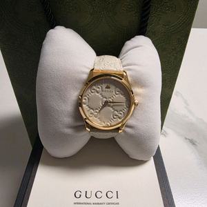 구찌 561600 G-TIMELESS 타임리스 레더 38mm 여성 손목시계입니다