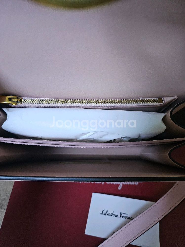 페라가모 간치니 크로스백--4