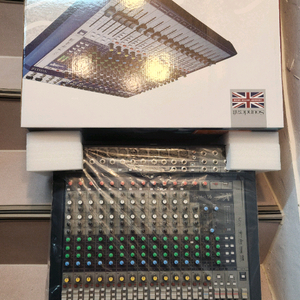 사운드크래프트 시그니처 16채널믹서. 미개봉