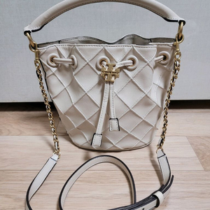 토리버치 복조리 버킷백 팝니다