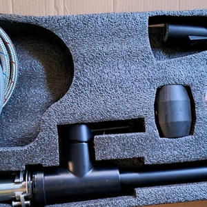 터치식 씽크대수전 검정 이미지