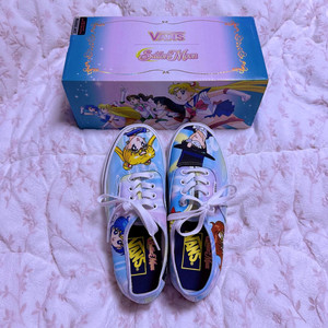 (새상품) 세일러문 반스 어센틱 스니커즈 225 사이즈 애니굿즈