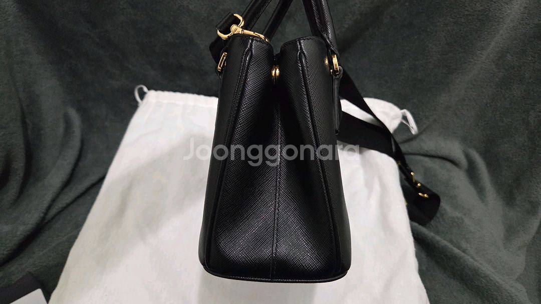 프라다 갤러리아 사피아노 마이크로 럭스 숄더 토트백 (1BA296)--2