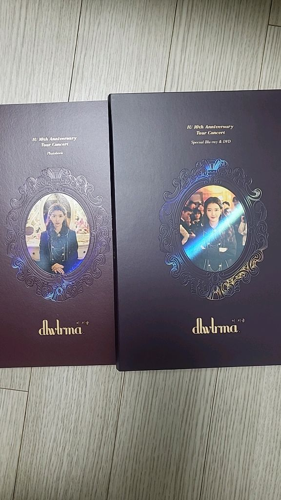 아이유 10주년 콘서트 블루레이 DVD 이미지