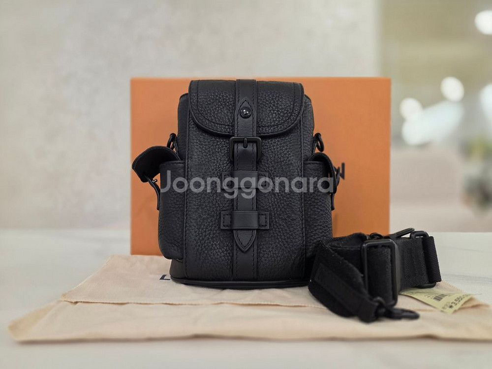 루이비통 M83164 나노 크리스토퍼 미니 크로스백--1