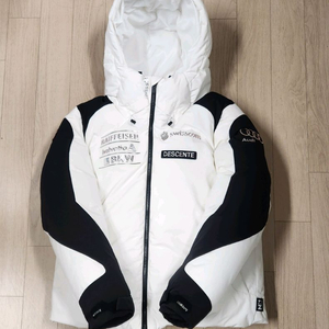 데상트 아우디 덕다운패딩 90