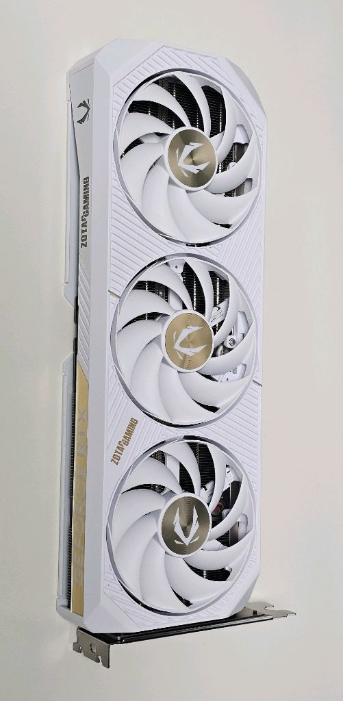 ZOTAC(조텍) 지포스 RTX 5070 SOLID white--1