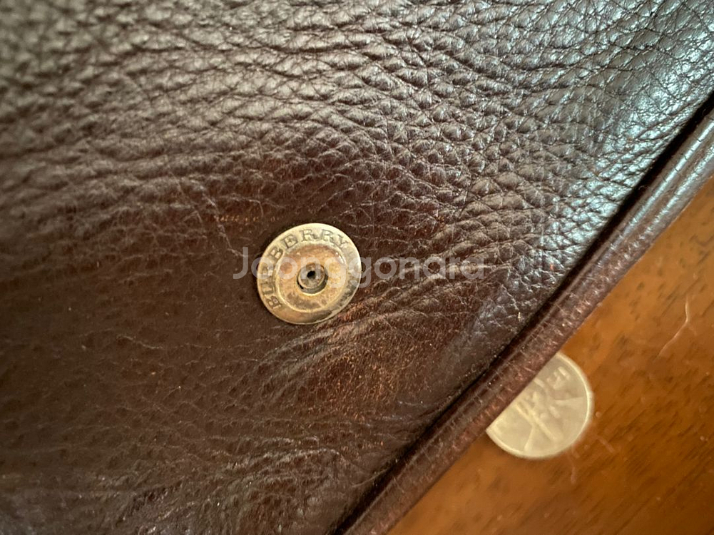 버버리 소가죽 크로스백--4