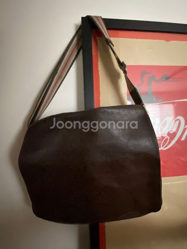 버버리 소가죽 크로스백--6