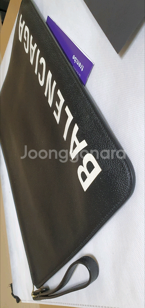발렌시아가 라지 클러치백 정품A급(감정O)구찌프라다루이비통디올고야드샤넬셀린느보테가생로랑버버리--6