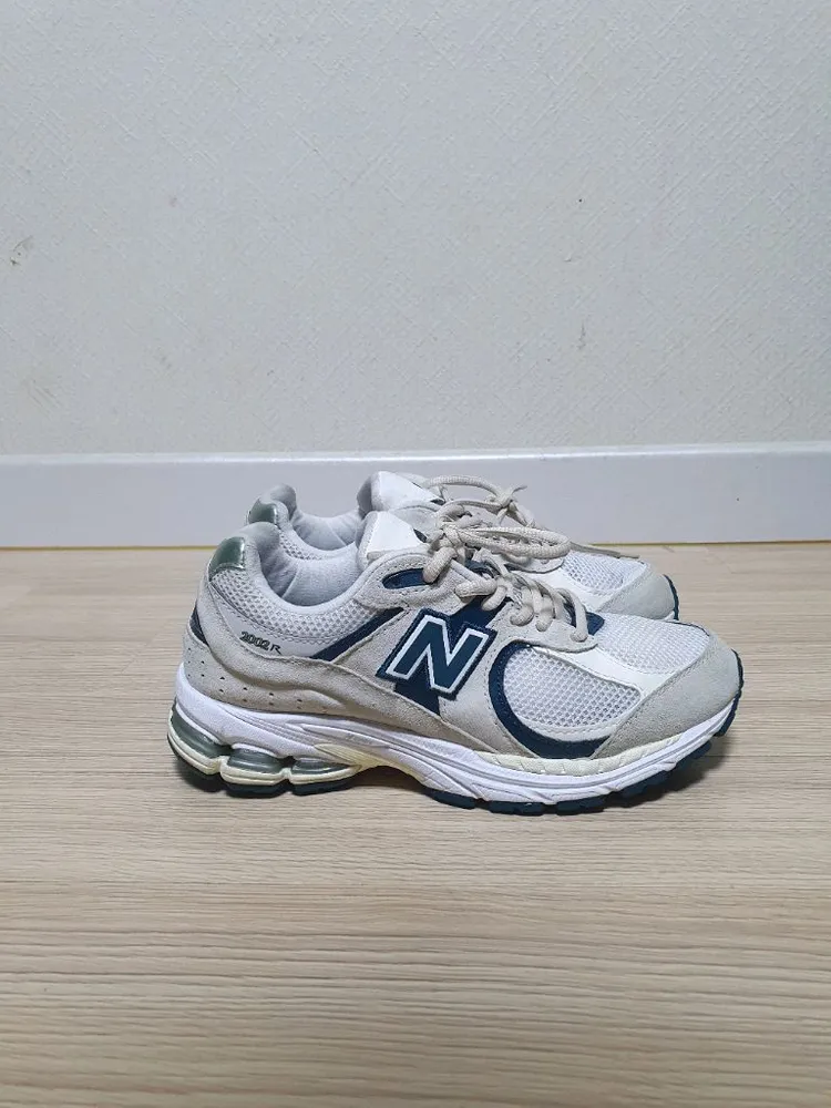 뉴발란스 2002R 운동화 230 이미지