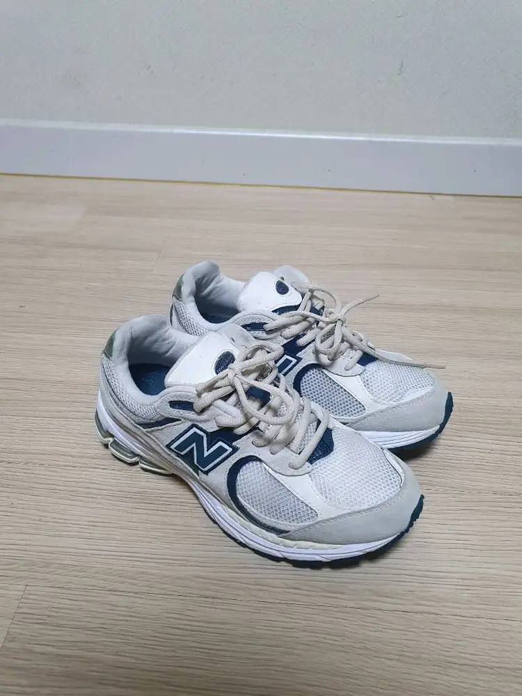 뉴발란스 2002R 운동화 230 이미지