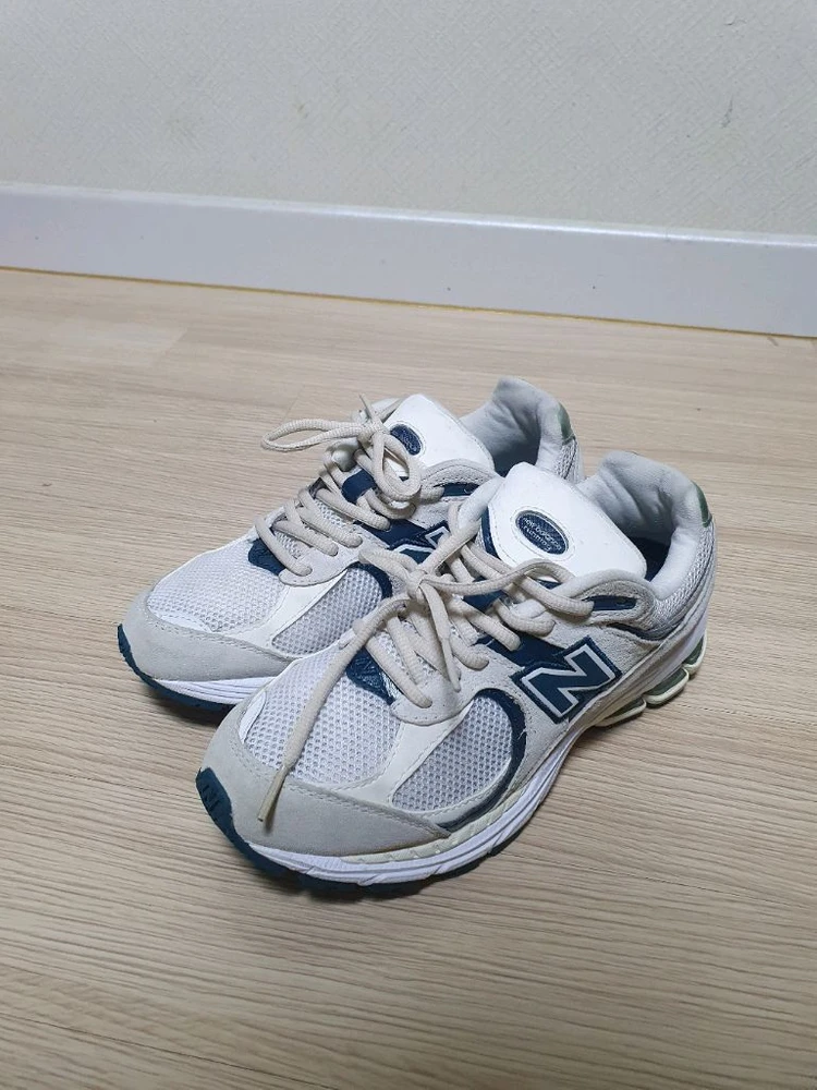뉴발란스 2002R 운동화 230 이미지