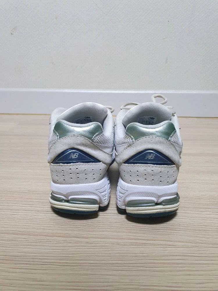 뉴발란스 2002R 운동화 230 이미지