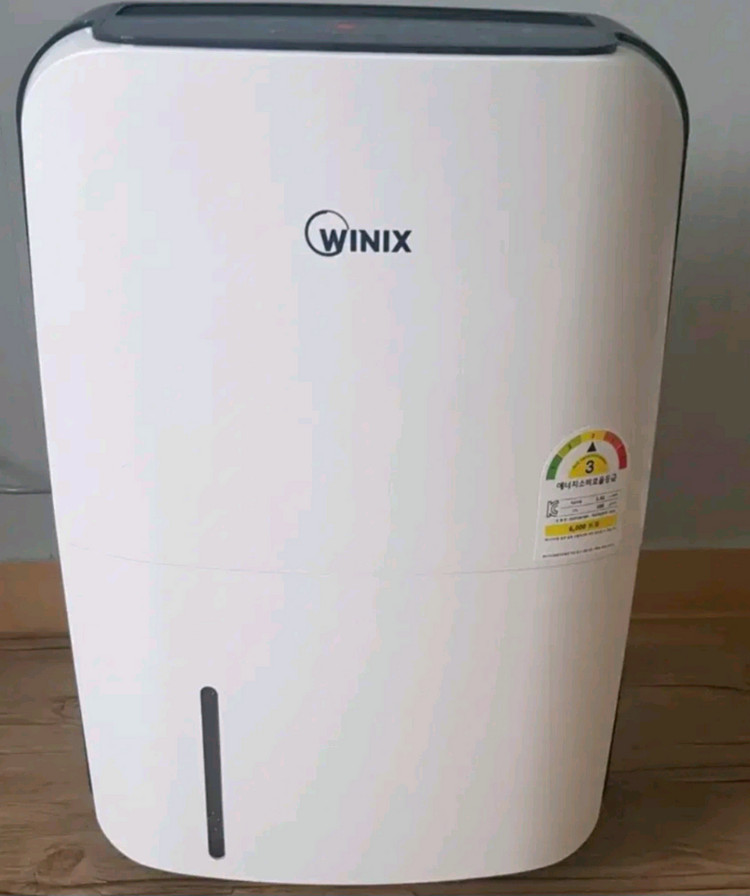 거의 새것 위닉스 예쁘고 성능 좋은 제습기--1