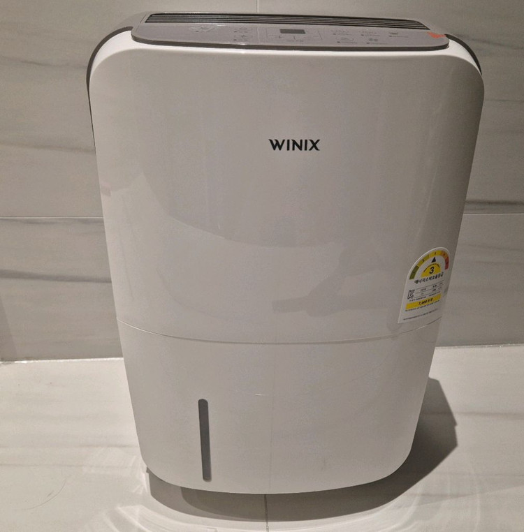 거의 새것 위닉스 예쁘고 성능 좋은 제습기--3