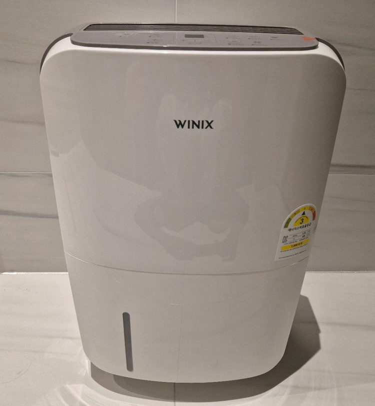 거의 새것 위닉스 예쁘고 성능 좋은 제습기--4