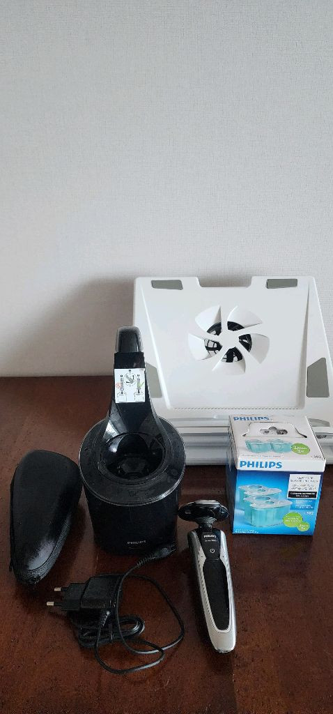필립스 시리즈 i9000 전기면도기 세트--1