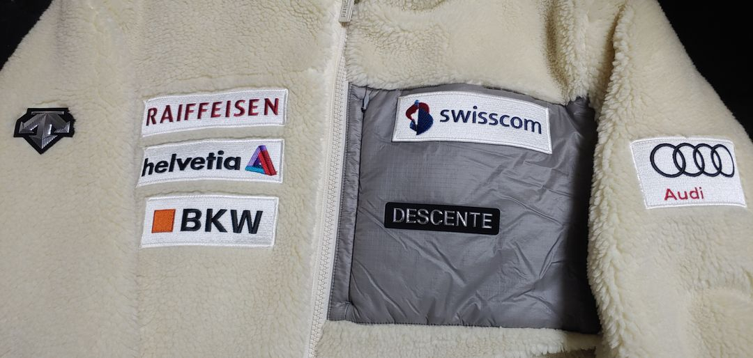 데상트 스위스스키팀 뽀글이 아우터 105 XL--4