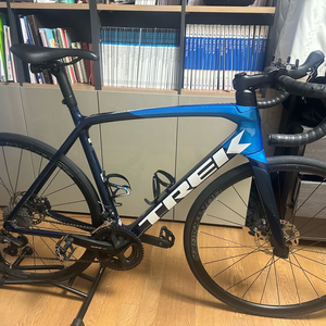 트렉 에몬다 SL5 로드바이크 이미지