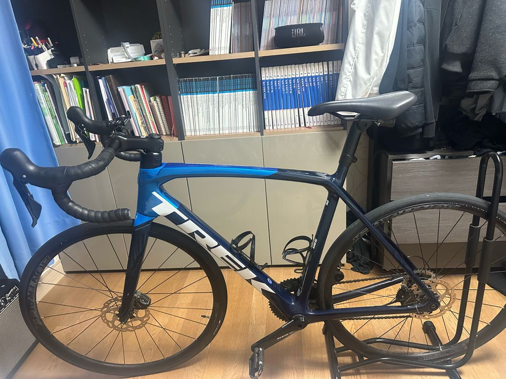 트렉 에몬다 SL5 로드바이크 이미지