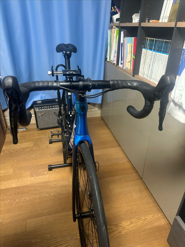 트렉 에몬다 SL5 로드바이크 이미지