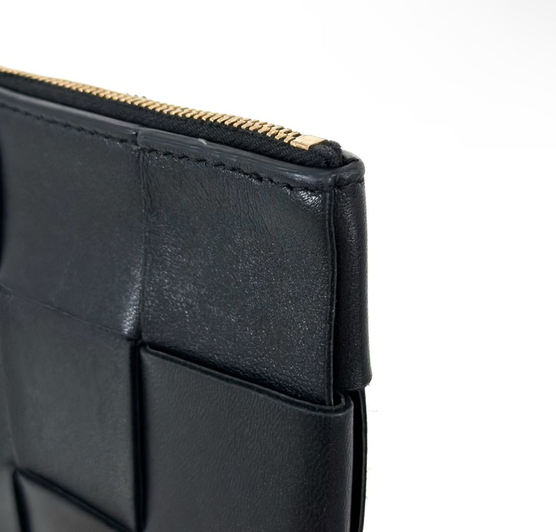 [S] BV 보테가베네타 인트레치아토 레더 카세트 클러치백 스몰 블랙--3