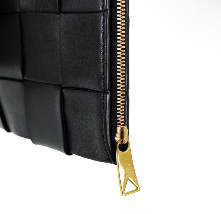 [S] BV 보테가베네타 인트레치아토 레더 카세트 클러치백 스몰 블랙--7