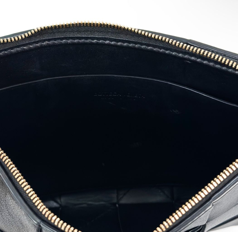 [S] BV 보테가베네타 인트레치아토 레더 카세트 클러치백 스몰 블랙--8