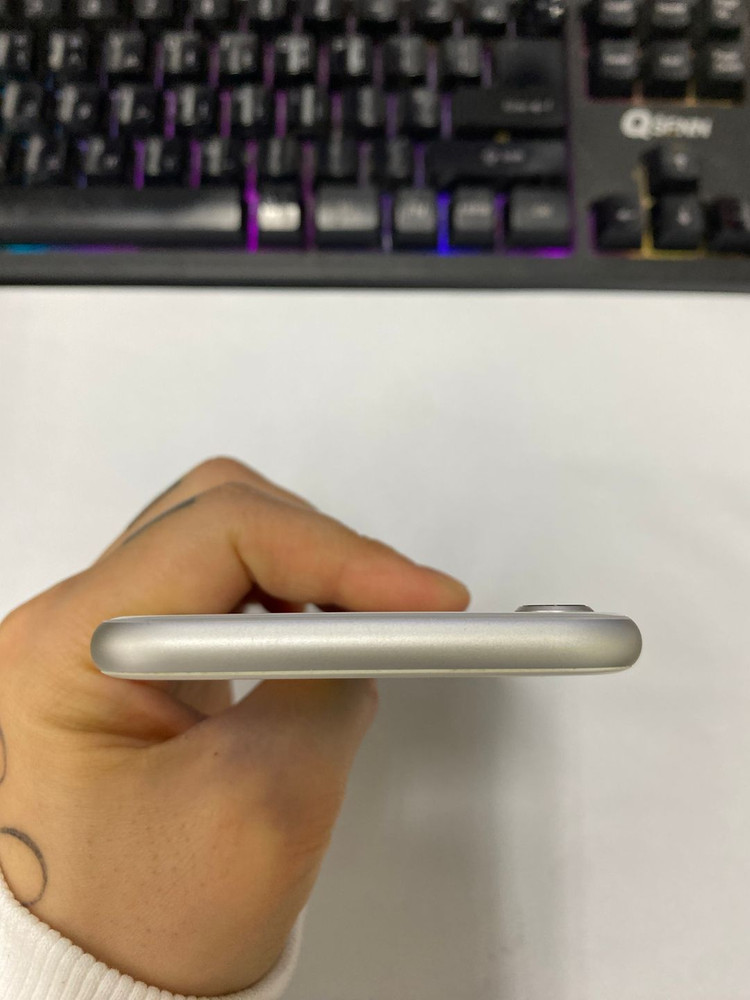 .아이폰8 실버 SSS급 64GB 배터리성능100% 빈티지카메라 추천 자녀폰 추천 098375 이미지