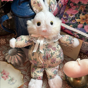 앤틱빈티지인형 플라워패턴 토끼인형 모리걸히메갸루 빈티지소품 고전인형