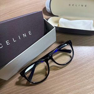 셀린느 뿔테안경