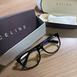 셀린느 뿔테안경