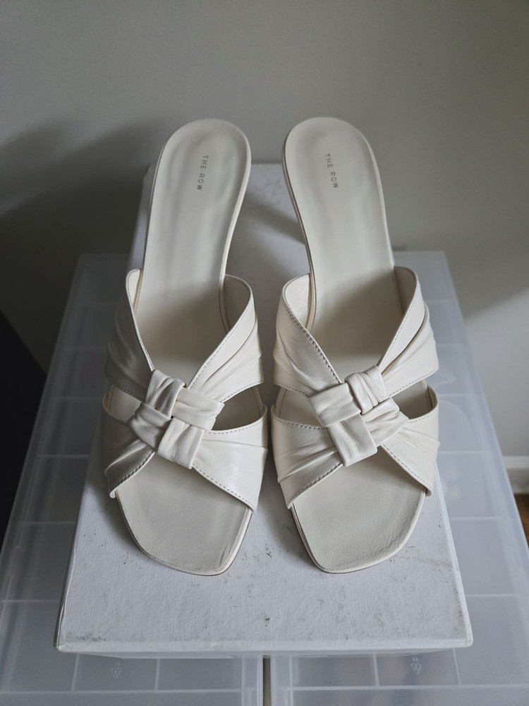 더로우 [The Row] 뮬 샌들 이미지