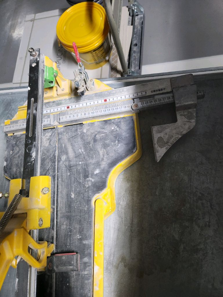 대형 타일 커터기 이미지