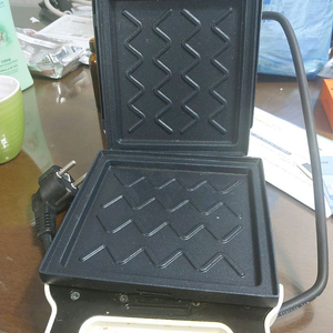 홈플래닛 2in1 와플메이커 싸게 급처합니다.