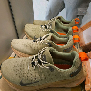 나이키 인피니티 런 4 뉴트럴 올리브 280 이미지