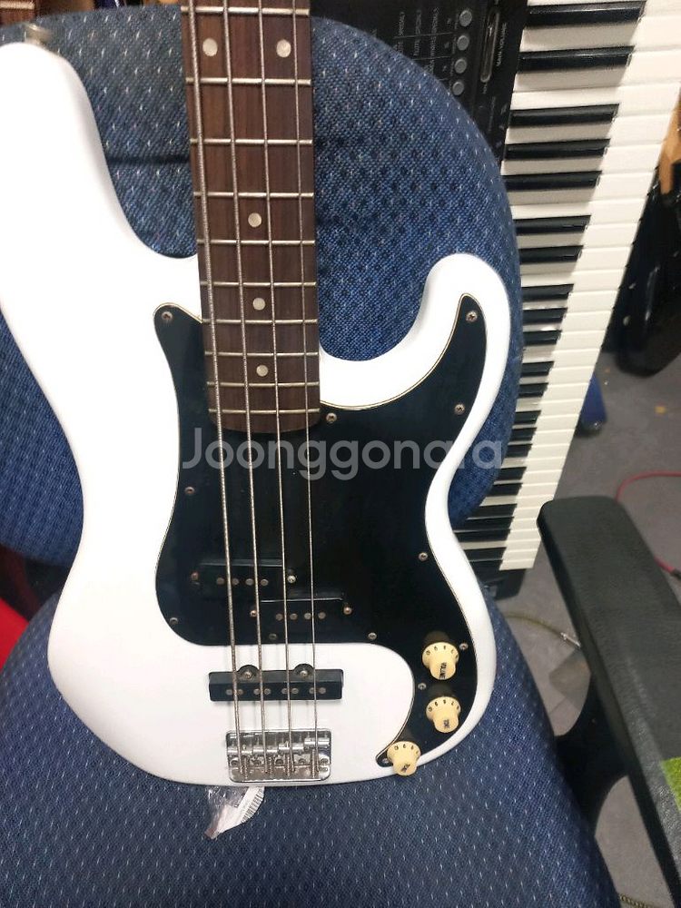 스콰이어 펜더 어피니티 베이스기타--3