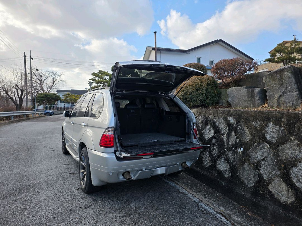 BMW 2004 X5 3.0i SUV Aero Dynamic--3