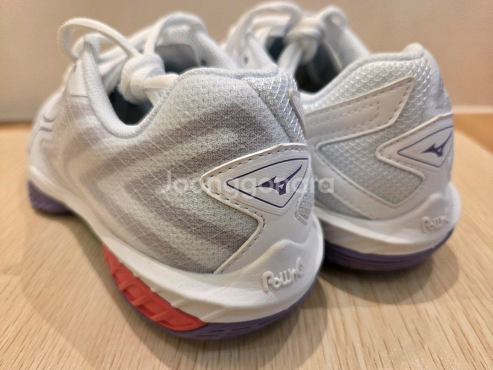 여성용 미즈노 배드민턴화--4