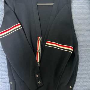 24ss톰브라운 암밴드가디건 신형택 3사이즈 팝니다!