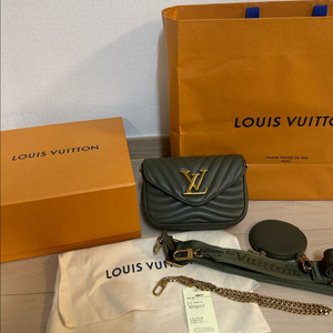 루이비통 뉴웨이브 멀티 포쉐트 카키 풀세트(백화점 구매 정품)
