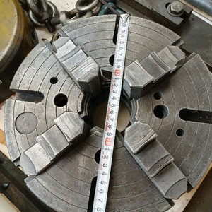 범용선반 & nc선반 척 2개 40만원입니다.