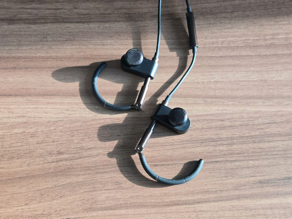 가격인하 뱅앤올룹슨 이어셋(b&o earset) 블루투스 이어폰 팝니다--1